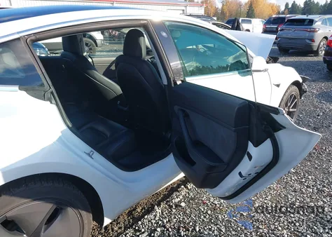 2019 Tesla Model 3 Long Range/Performance z USA, uszkodzony, nr VIN 5YJ3E1EB4KF211771